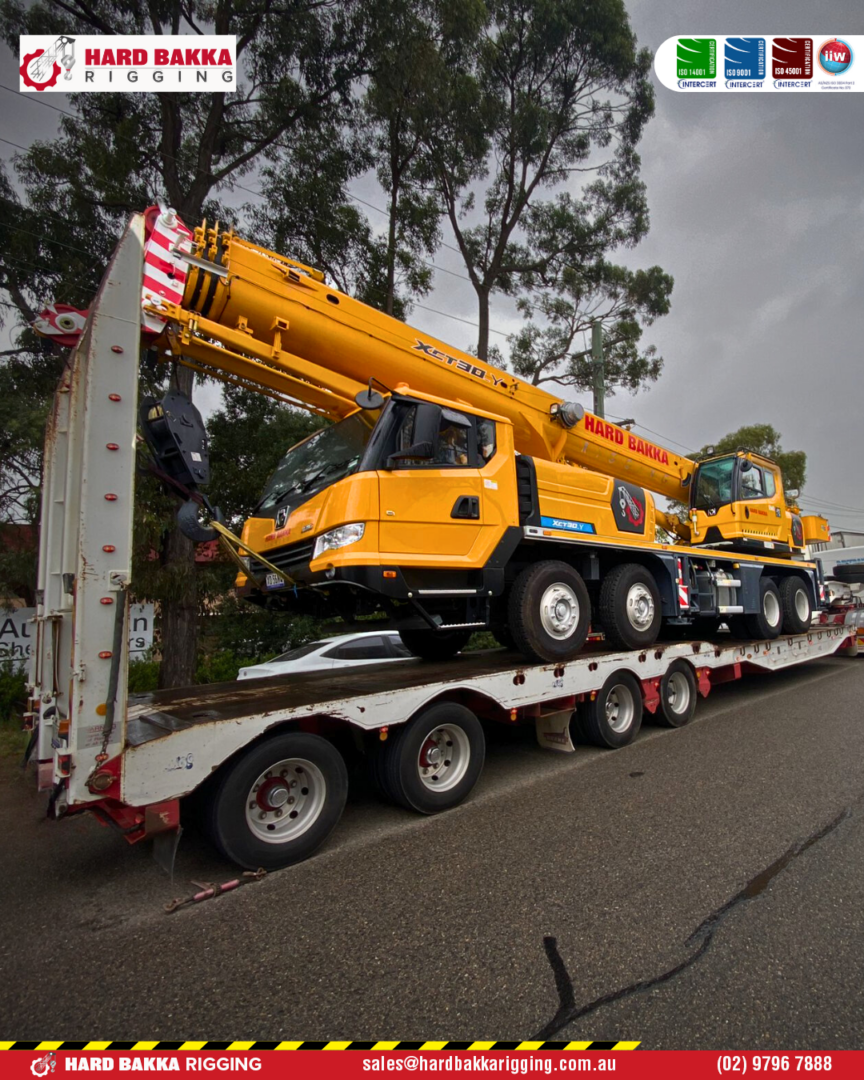 Hard Bakka Rigging mobile crane on transport truck for JBR59 Goulburn Gecko Shed project.